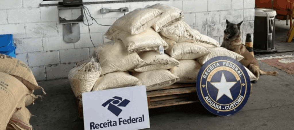 PF e Receita encontram 500 kg de cocaína escondidos em carga de café no Porto do Rio